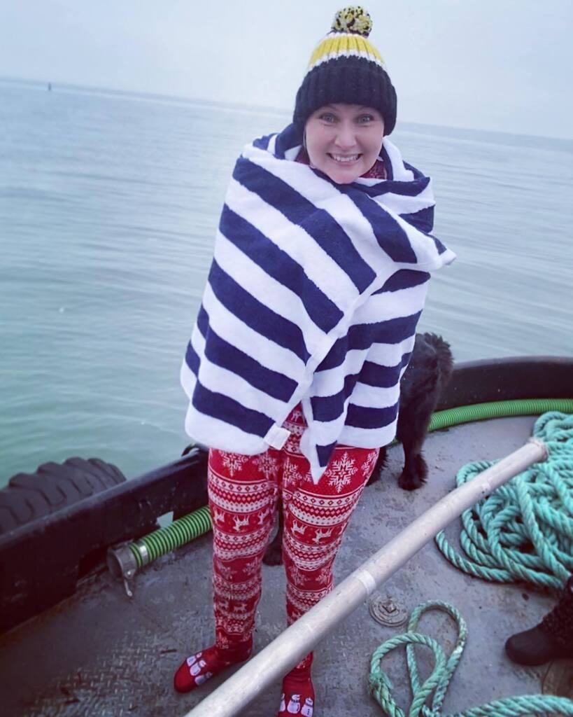 I’ll just be a second, gotta get into my swimming pajamas! 🧊🧊🧊 #polarbearplunge #newyearsday #tugboat #sounderthealarm