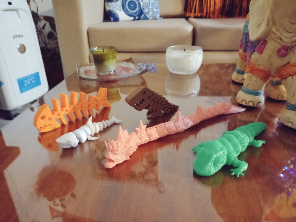 Calike3D's tweet photo. Feliz 2023 paro todos!! Que en este año se les cumplan todos sus deseos....

Dejo esta foto de todas las #impresiones3d de muñecos articulados, cada una de ellas fue impresa en máquinas diferente( las primeras piezas que hicieron).
#ender3 (2) #biqubx #Biqub1 #ender3v2 #Tandil https://t.co/PiiKIOzFA0