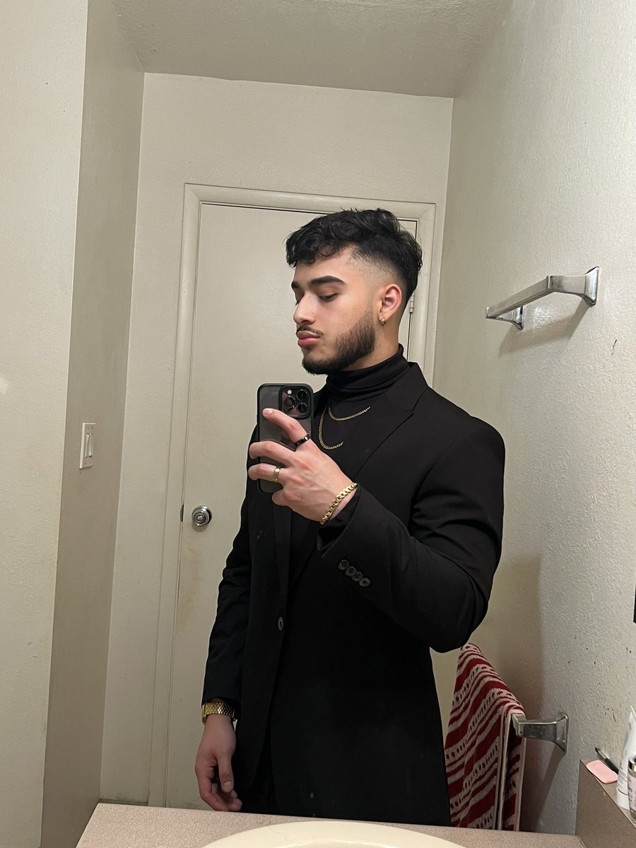 alexdxvilaa's tweet photo. ill just drop these birthday pics here https://t.co/gfQ1pRYSGh