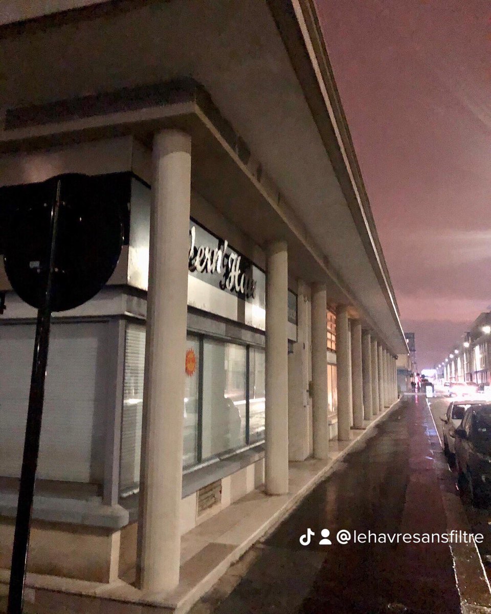 LHsansfiltre's tweet photo. Night Walk
Bonne année 2023 à tous
#lehavre #balcon #arche #passage #pluie #rain #winter
#nightwalk #nuit #night #city #ville #perret #lampadaires #normandi #urbain #beton @LH_LeHavre @lehavreetretat https://t.co/bkx4fIG9V4