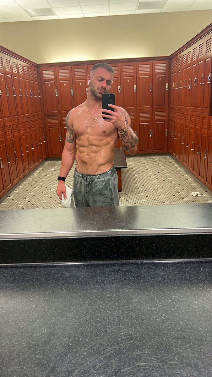 Troy Francisco on Twitter: "RT @JasonMoodyxxx: Same day different date"