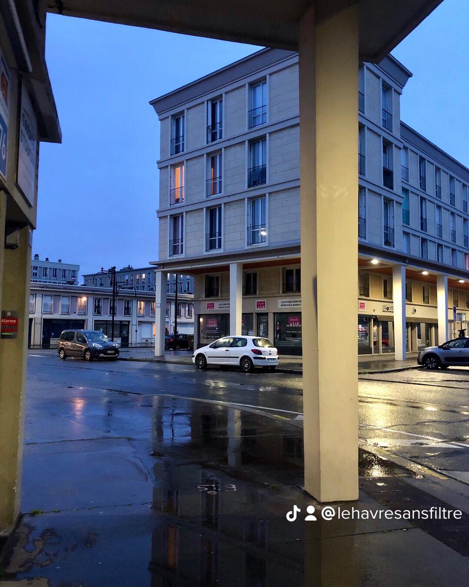 LHsansfiltre's tweet photo. Night Walk
Bonne année 2023 à tous
#lehavre #balcon #arche #passage #pluie #rain #winter
#nightwalk #nuit #night #city #ville #perret #lampadaires #normandi #urbain #beton @LH_LeHavre @lehavreetretat https://t.co/eofZ6oV3bR