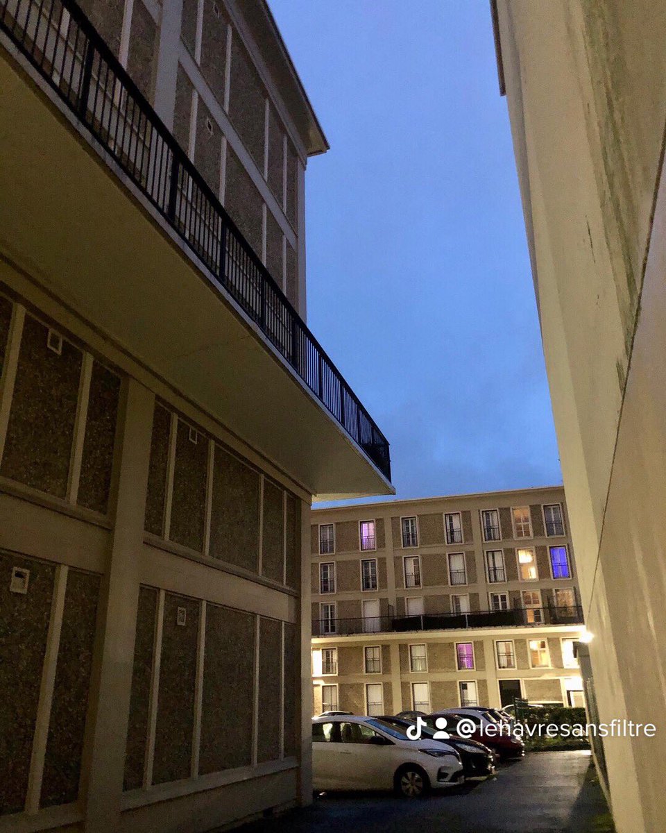 LHsansfiltre's tweet photo. Night Walk
Bonne année 2023 à tous
#lehavre #balcon #arche #passage #pluie #rain #winter
#nightwalk #nuit #night #city #ville #perret #lampadaires #normandi #urbain #beton @LH_LeHavre @lehavreetretat https://t.co/N3D4yS6yFh