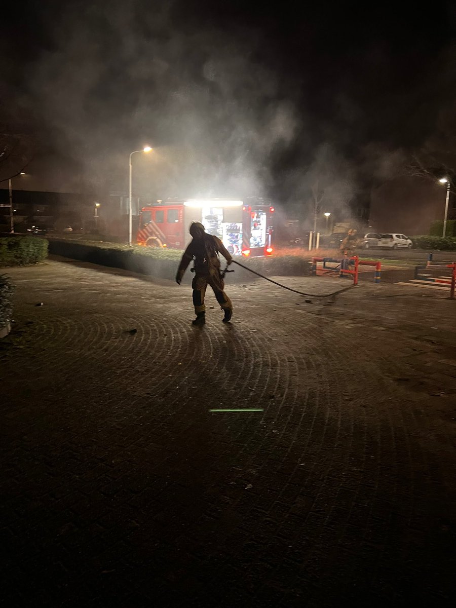 De 1e uitruk van 2023 is een feit: vannacht om 04:03 zijn wij gealarmeerd voor een containerbrand. En tevens de laatste uitruk van 1 van onze collega’s. Op naar een mooi en veilig 2023!