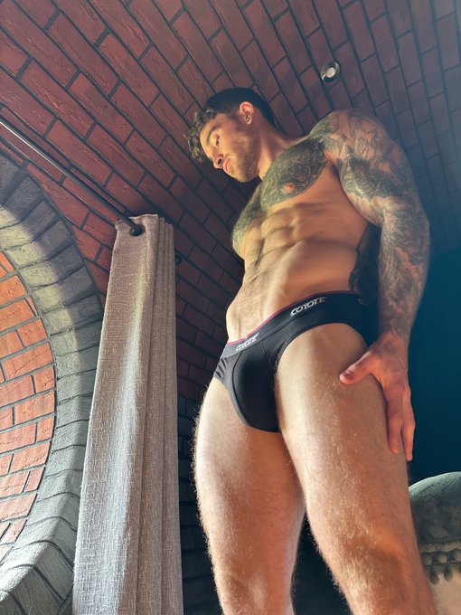 HNY 🍾💥 Click https://t.co/3x6d7ZPEFy for more 🤪 https://t.co/LdfANSVbPU