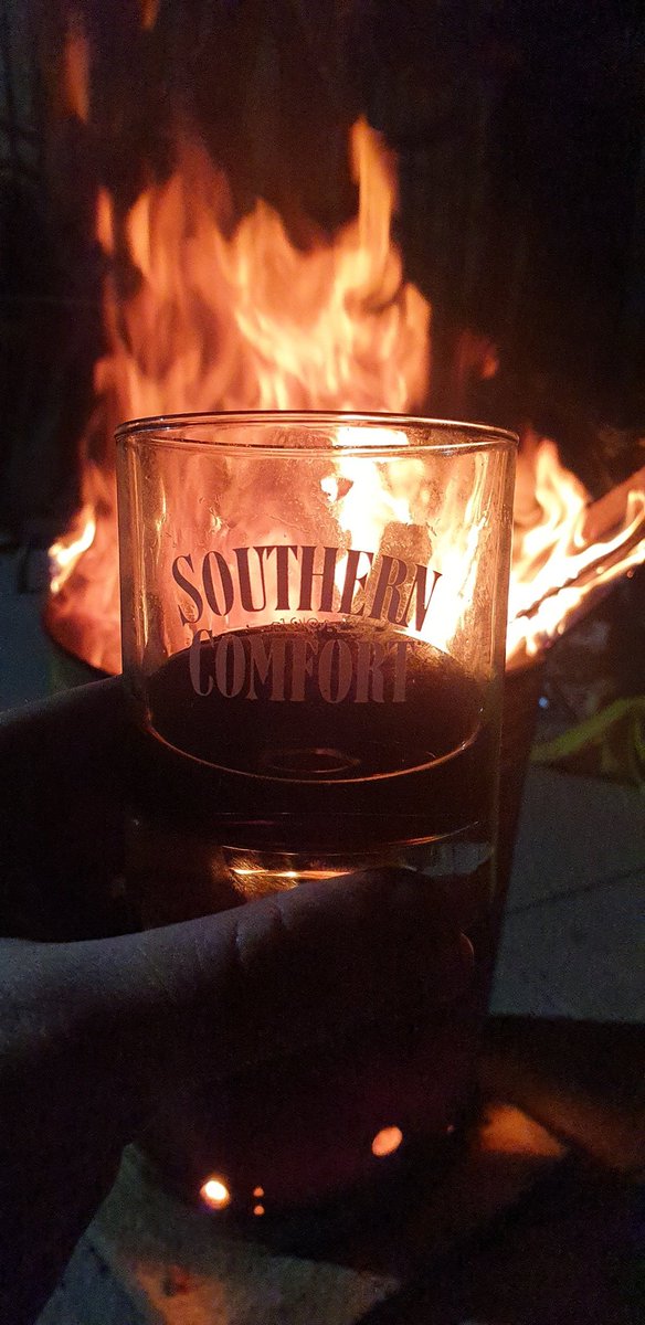 maf164's tweet photo. Bringing in the new year with some @southerncomfort awe the best for 2023 #fire #southerncomfort https://t.co/t25tlllZdJ