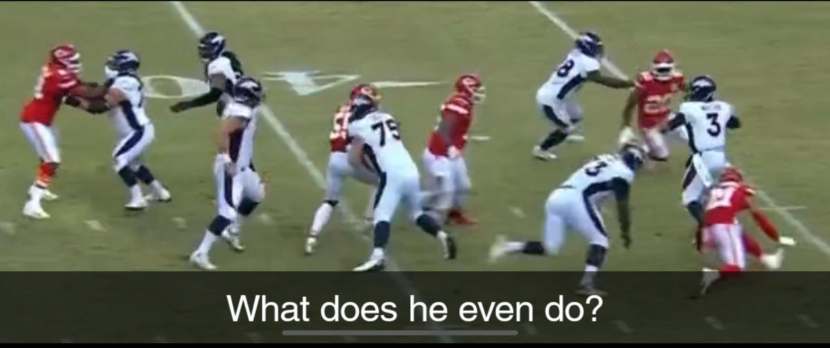 BrandonPerna's tweet photo. I call this blocking scheme, your QB is fucked no matter what https://t.co/G6FAxRzM3K