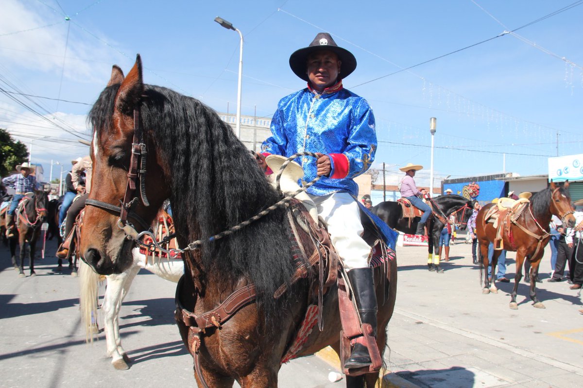 CentroDigitalN's tweet image. Realizan tradicional Pega de Bando del Carnaval de #Huejotzingo 2023
🎉🎭💯
Autoridades del Patronato, el General en Jefe y Generales de los batallones de los 4 barrios recorrieron las calles de la ciudad anunciando la llegada del Carnaval, hoy inician las Mascaritas 🎭
