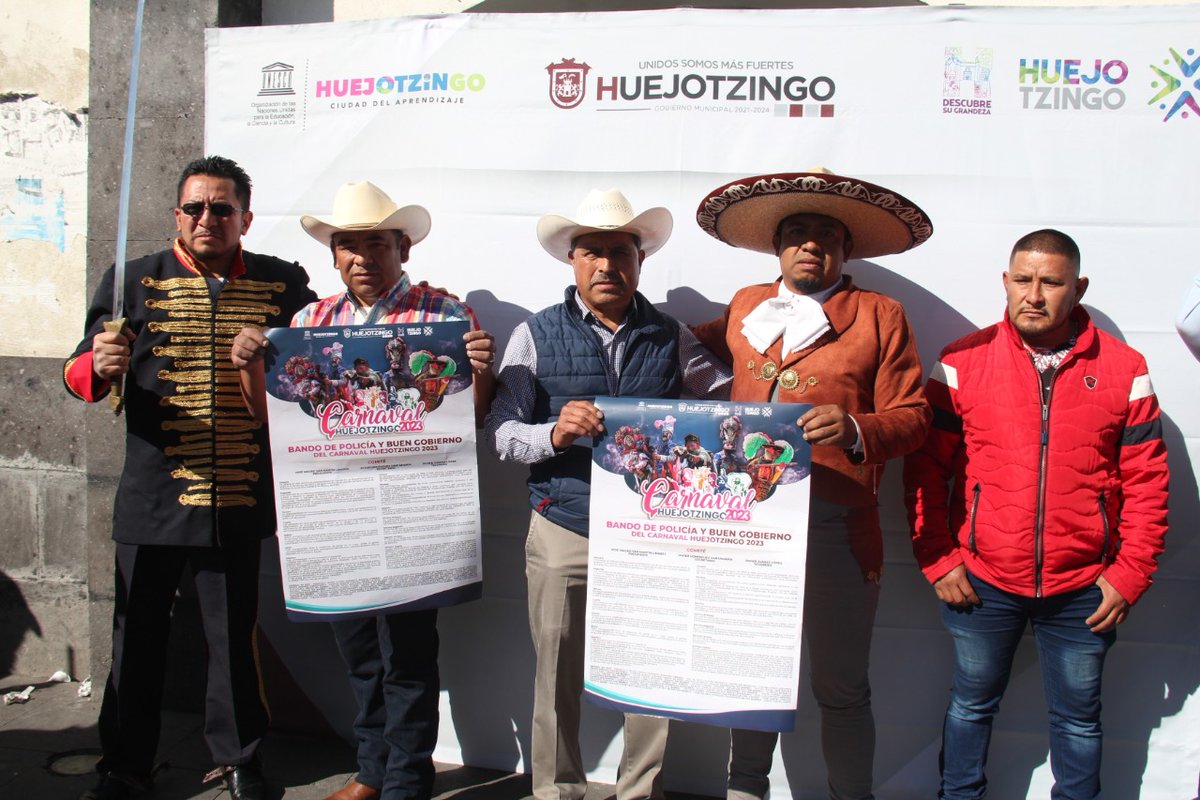 CentroDigitalN's tweet image. Realizan tradicional Pega de Bando del Carnaval de #Huejotzingo 2023
🎉🎭💯
Autoridades del Patronato, el General en Jefe y Generales de los batallones de los 4 barrios recorrieron las calles de la ciudad anunciando la llegada del Carnaval, hoy inician las Mascaritas 🎭