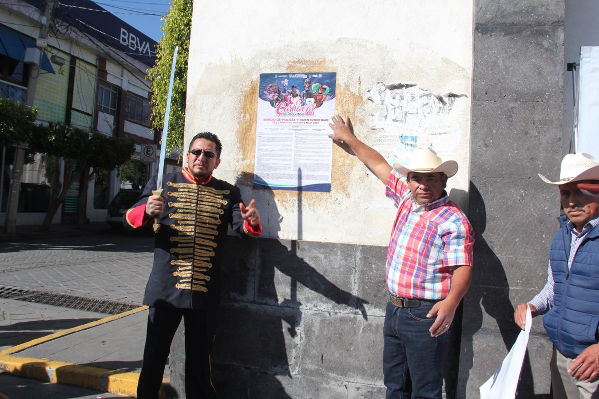 CentroDigitalN's tweet image. Realizan tradicional Pega de Bando del Carnaval de #Huejotzingo 2023
🎉🎭💯
Autoridades del Patronato, el General en Jefe y Generales de los batallones de los 4 barrios recorrieron las calles de la ciudad anunciando la llegada del Carnaval, hoy inician las Mascaritas 🎭