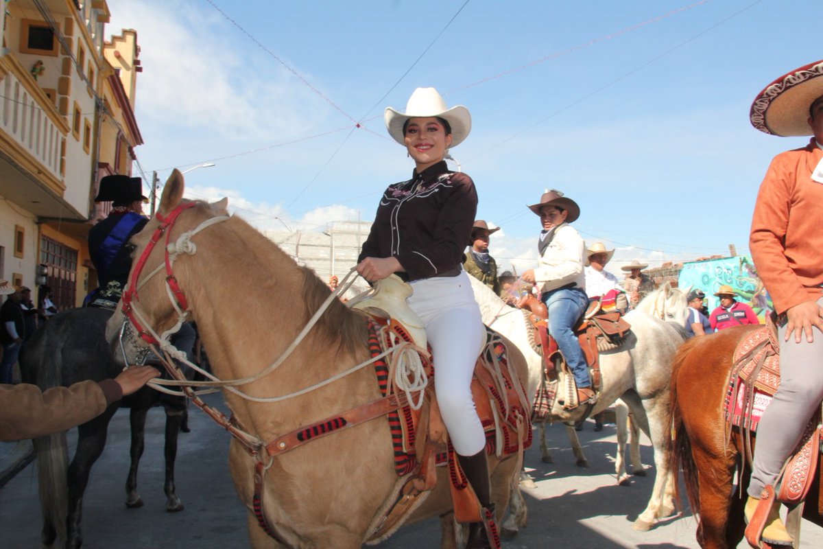 CentroDigitalN's tweet image. Realizan tradicional Pega de Bando del Carnaval de #Huejotzingo 2023
🎉🎭💯
Autoridades del Patronato, el General en Jefe y Generales de los batallones de los 4 barrios recorrieron las calles de la ciudad anunciando la llegada del Carnaval, hoy inician las Mascaritas 🎭