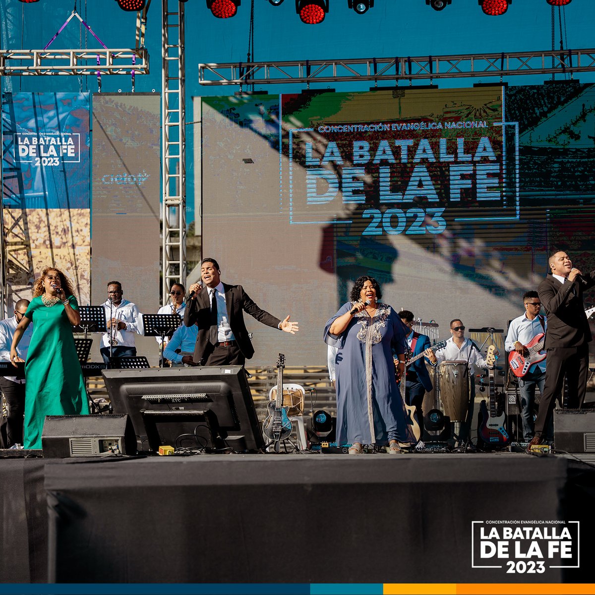 LaBatalladeFe's tweet photo. Esfuérzate y sé valiente, levántate y predica a todas las naciones que ¡Cristo es la vida!
#LaBatallaDeLaFe #CEN2023 #EstadioOlimpico #Avivanos https://t.co/xXVEvdnUFP