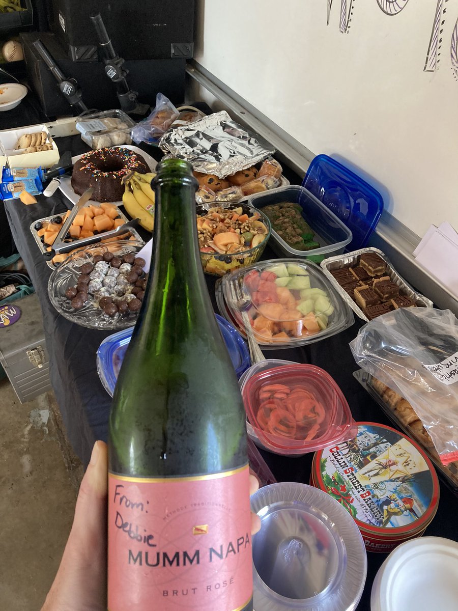 LakeGrapevineRW's tweet photo. Beautiful morning. Huge turnout. Many miles run. Tons of delicious food consumed. Lots of cheers. A fantastic way to start 2023!
#NewYear2023 #NewYearsDay #ResolutionRun #Potluck #Tradition  #RunClub #lgraw https://t.co/h7x7B52dpP
