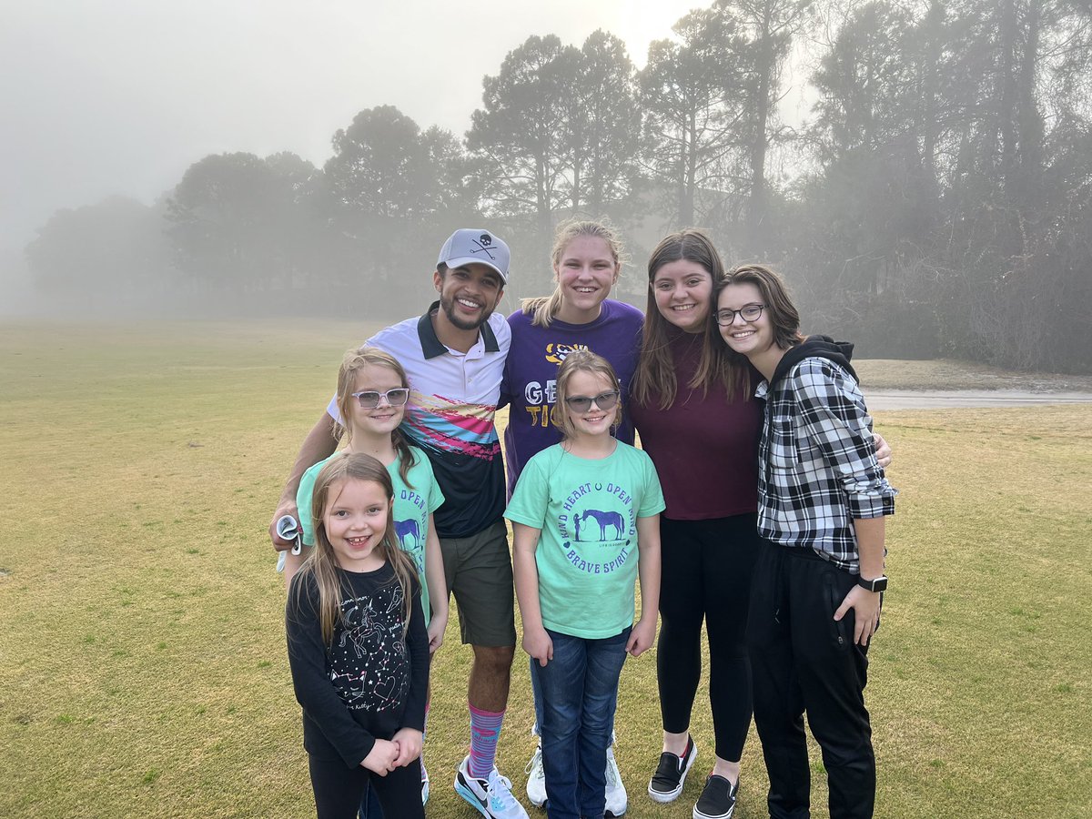 AmySue85's tweet photo. Thank you @jordanfisher for letting us interrupt your golf game on New Years Day to let all of our nieces fan girl over you! 🥰 https://t.co/kixLdcL9K3