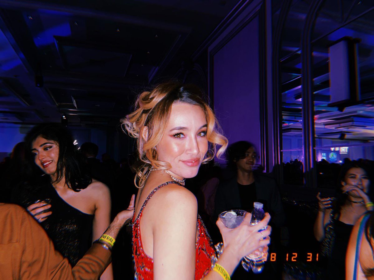 hownattobe's tweet photo. happi new years ❤️‍🔥 https://t.co/36G9sFkgwO