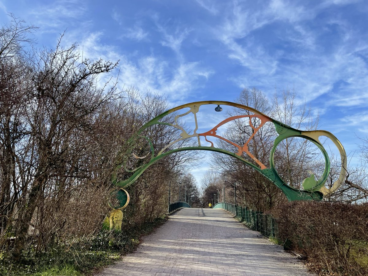 Wir wünschen Euch ein gesundes, frohes und glückliches neues #Jahr 2023. Herzliche Grüße aus dem sonnigen #Sendling vom ersten #Lauf an #Neujahr und aus dem #Garten. #München #Bayern #Munich #FrohesNeues #NewYear #Sonne #Silvester #Feiertag #Sonntag #Prost 🎆🎉☀️ <a href="/NikeService/">Nike Service</a>