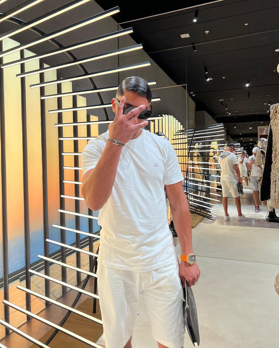 bvder93's tweet photo. Merci maman Merci Dieu 🌎 22' https://t.co/8m1D0YBocF