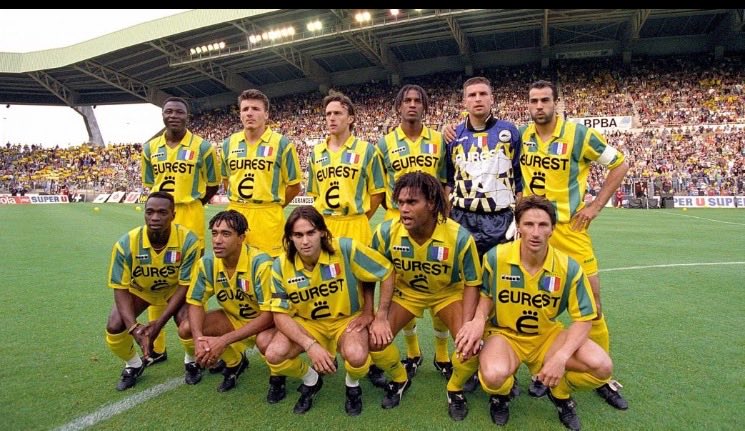 casadoume's tweet photo. Un record est fait pour être battu, mais on va le garder un an de plus celui là 😜🥂32 matchs sans défaites 🥂⁦@FCNantes⁩ ⁦@record_inegale⁩ ⁦@LFPfr⁩ ⁦@FFF⁩ ⁦@DomArmand⁩ ⁦@Moscato_Show⁩ https://t.co/ififZvrv3O