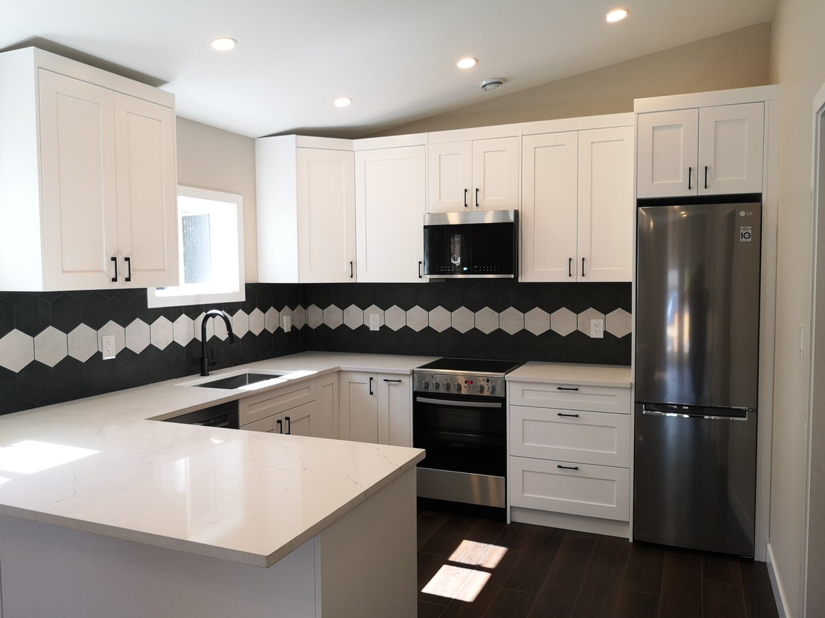 BackyardBungalo's tweet photo. Happy New Year! Backyard Bungalows Garden Suite. Vaulted Ceiling, 2 Bed, 1 Bath, Heat Pump, HRV, Patio Access, and more! . YouTube video at https://t.co/02Nxm4f58S https://t.co/jZGoJOGzZu