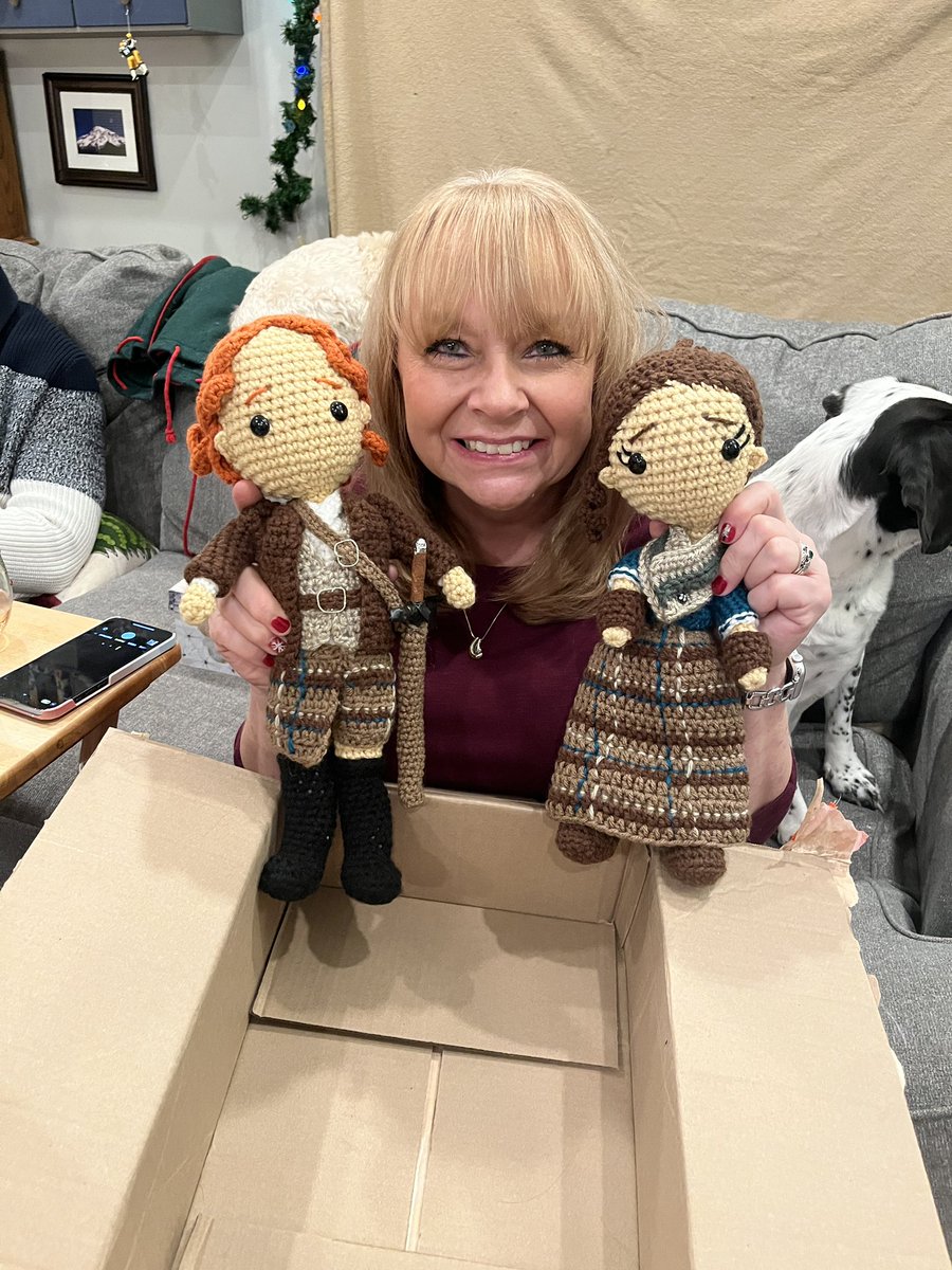 djunekrt's tweet photo. Happy New Year 2023 from me and my Jamie &amp; Claire 🥰 https://t.co/jvGFu8dYy2