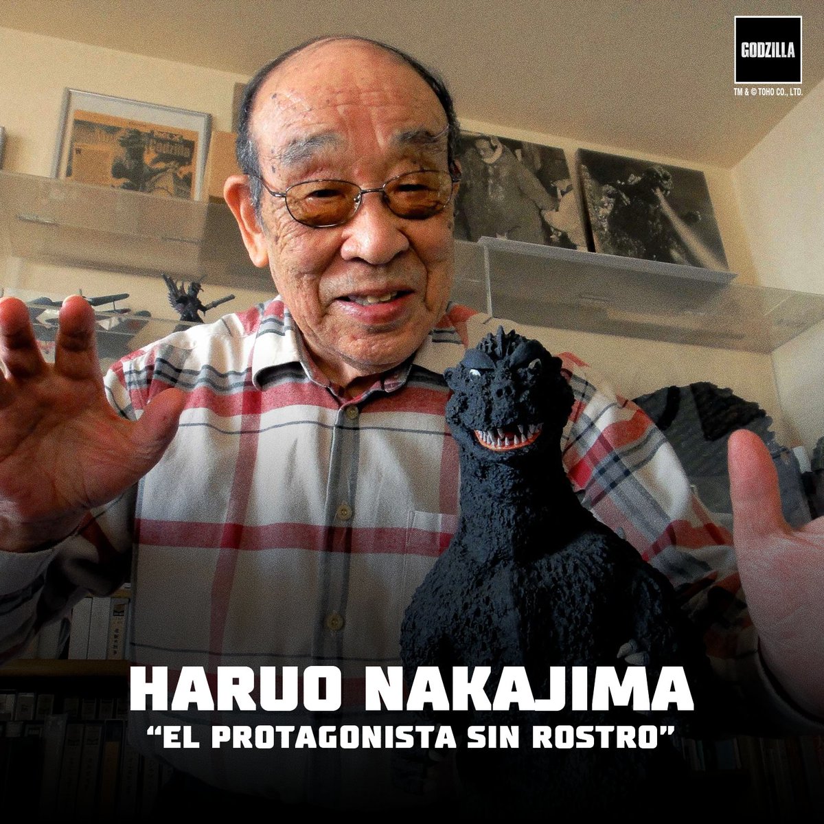 godzilla_esp_la's tweet photo. El día de hoy recordamos al legendario Haruo Nakajima y todo su legado, pues el fue quien tuvo el arduo trabajo de ser el portador del traje de Godzilla a lo largo de la era showa del personaje, desde la primera cinta de 1954 hasta Godzilla vs Megalon en 1971. https://t.co/o0rYLcCUcq