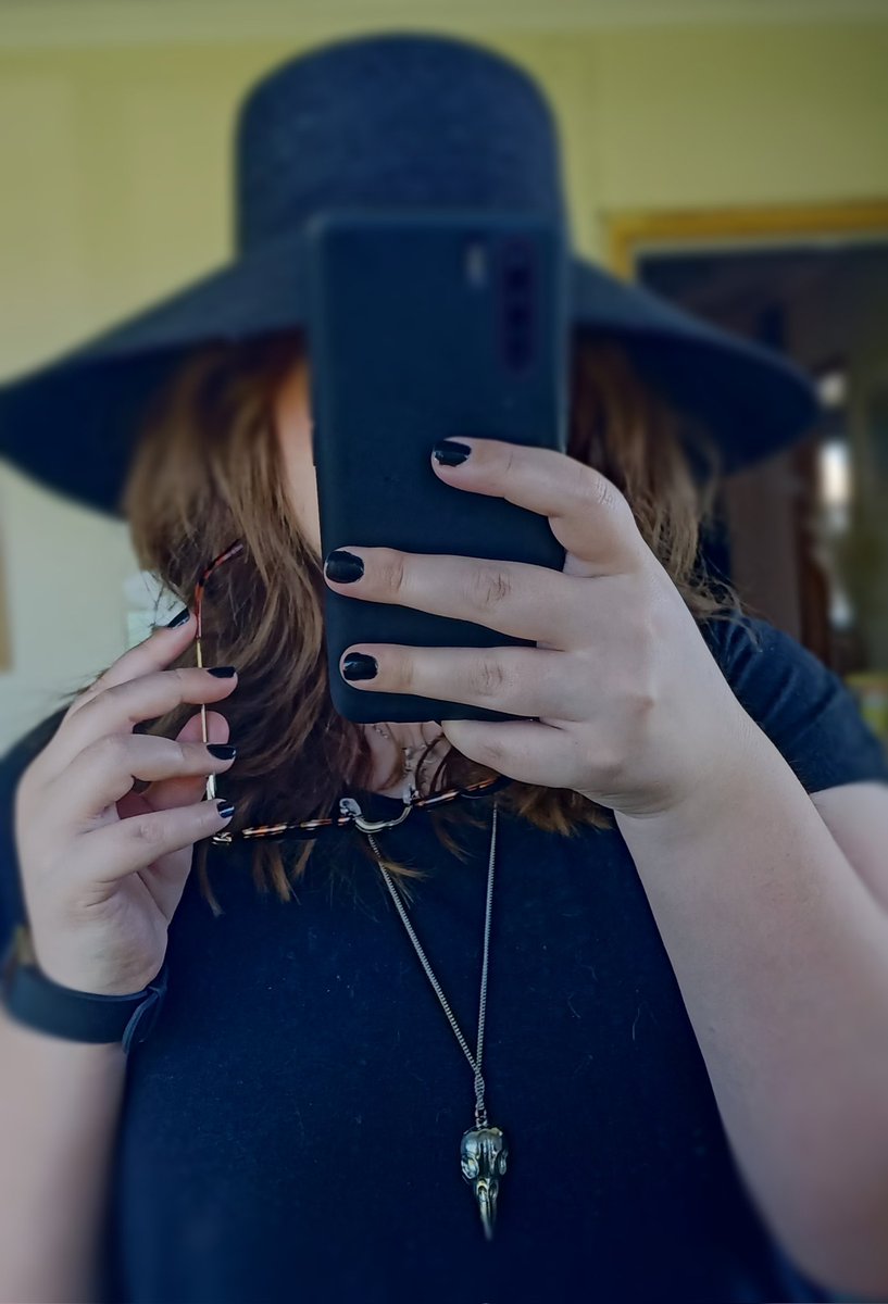 All black everything, even in the middle of summer 🐈‍⬛☀️😎

#handfetish #nailfetish #thumbfetish #nicehands #softhands