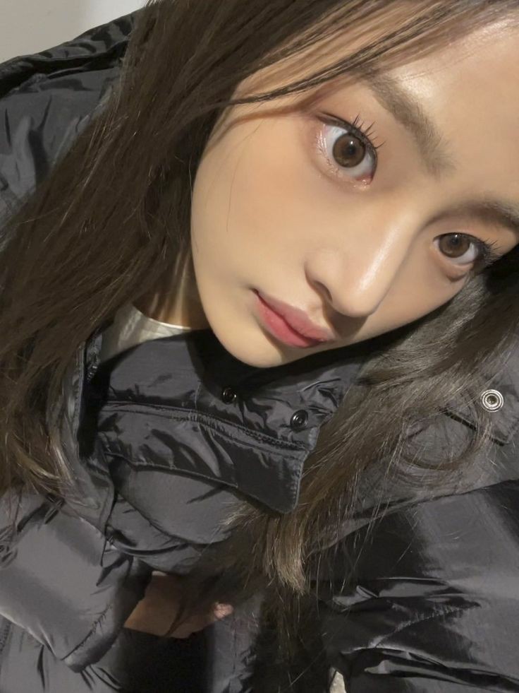 ianjunv's tweet photo. New page has been unfolding, now we're going on 2/365 and still counting. What a perfect way to start the new page with selca day of #ThePrettyClub! Along with it, I wish everyone would have an amazing day, start from today and so on; through this year🧸🤍 https://t.co/gr2LOuipdy