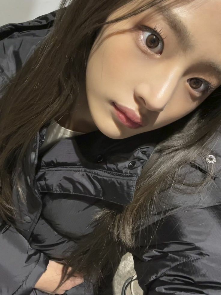 ianjunv's tweet photo. New page has been unfolding, now we're going on 2/365 and still counting. What a perfect way to start the new page with selca day of #ThePrettyClub! Along with it, I wish everyone would have an amazing day, start from today and so on; through this year🧸🤍 https://t.co/gr2LOuipdy