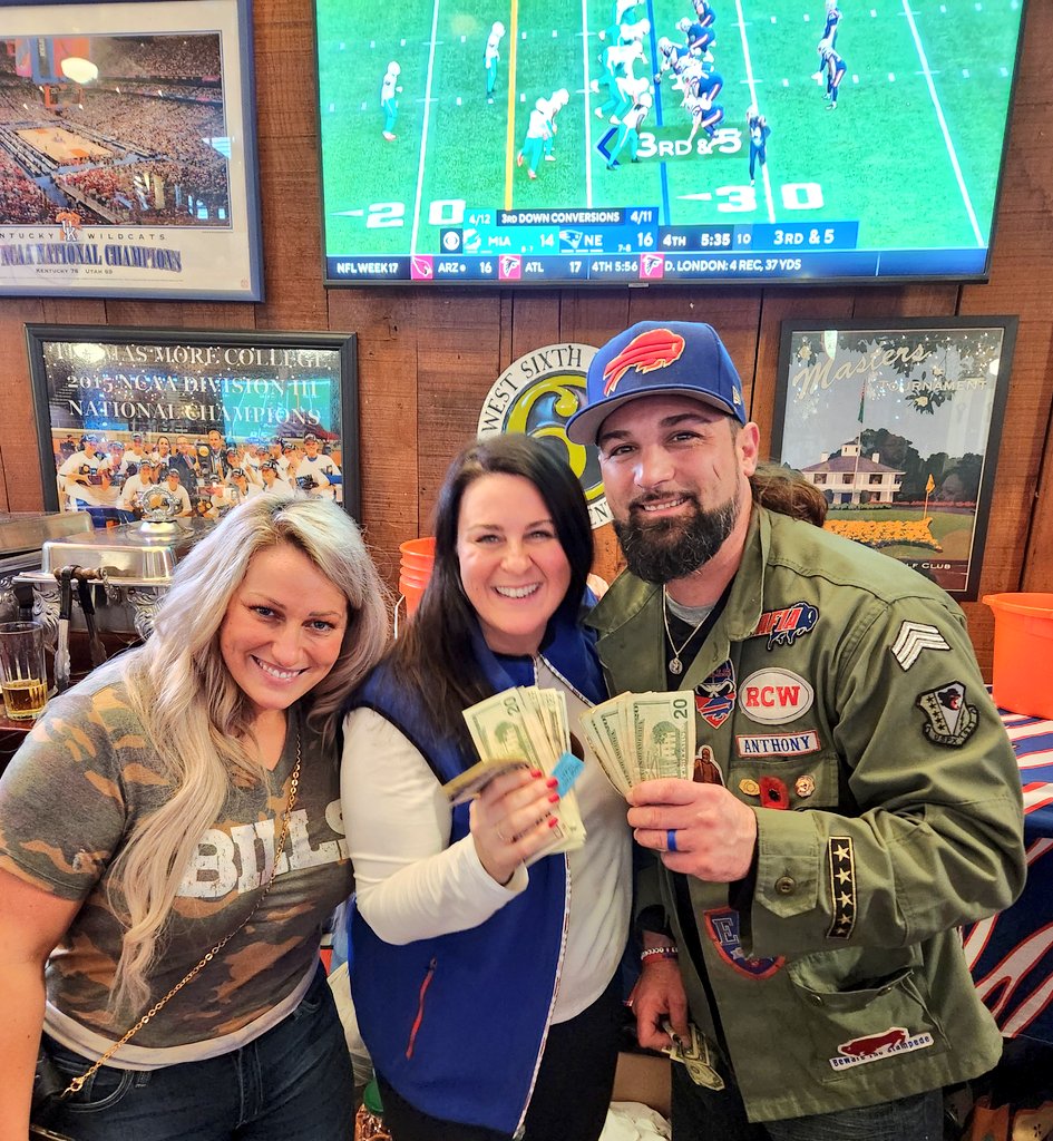 BeCooFool's tweet photo. Thank you to all the #BillsMafia    aka #BillsMaFamilia for coming out to support #PanchosArmy  efforts to help the surrounding communities of #Cincinnati and N.Kentucky @BeConcernedKY @fansofbuffalo @BradAhern2186 @BuffaloShouts Big Shout 2 @BillsMafiaGirl 4all her Help🙌🏼🙏🏼🙏🏼 https://t.co/GAJTFiG1Bv