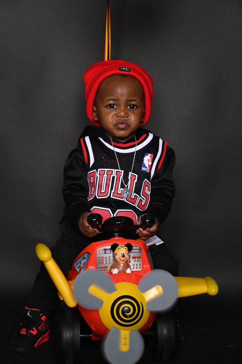 Taybeenpretti's tweet photo. My son really played at his birthday shoot 😭😭🤦🏽‍♀️ … Wasted my money #RawEdits https://t.co/ecZhL3kUsY