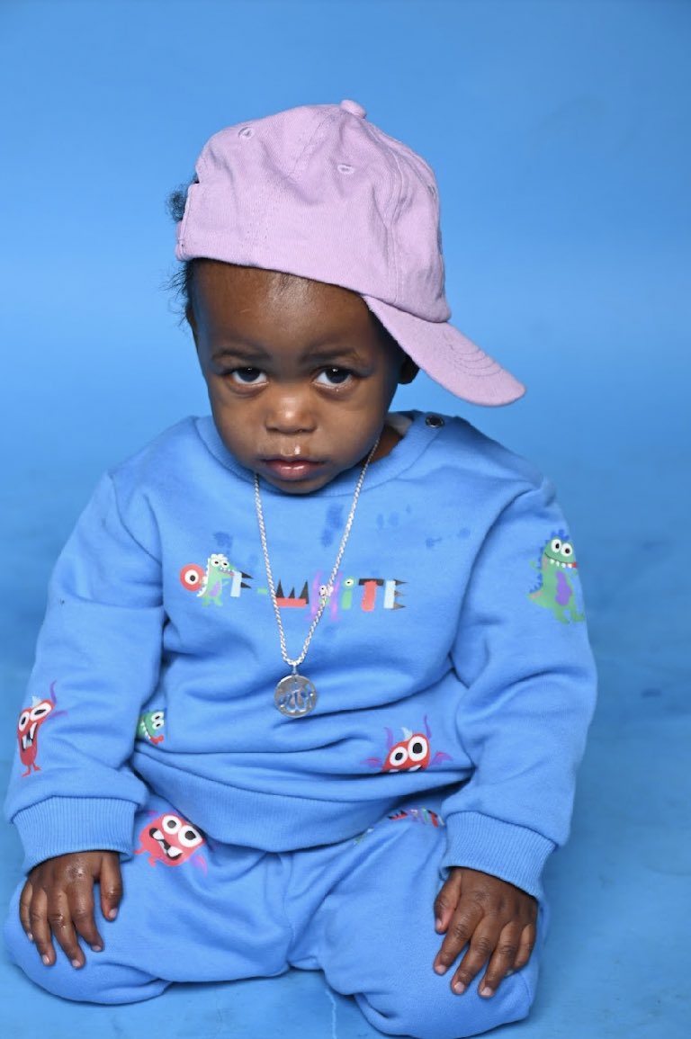 Taybeenpretti's tweet photo. My son really played at his birthday shoot 😭😭🤦🏽‍♀️ … Wasted my money #RawEdits https://t.co/ecZhL3kUsY