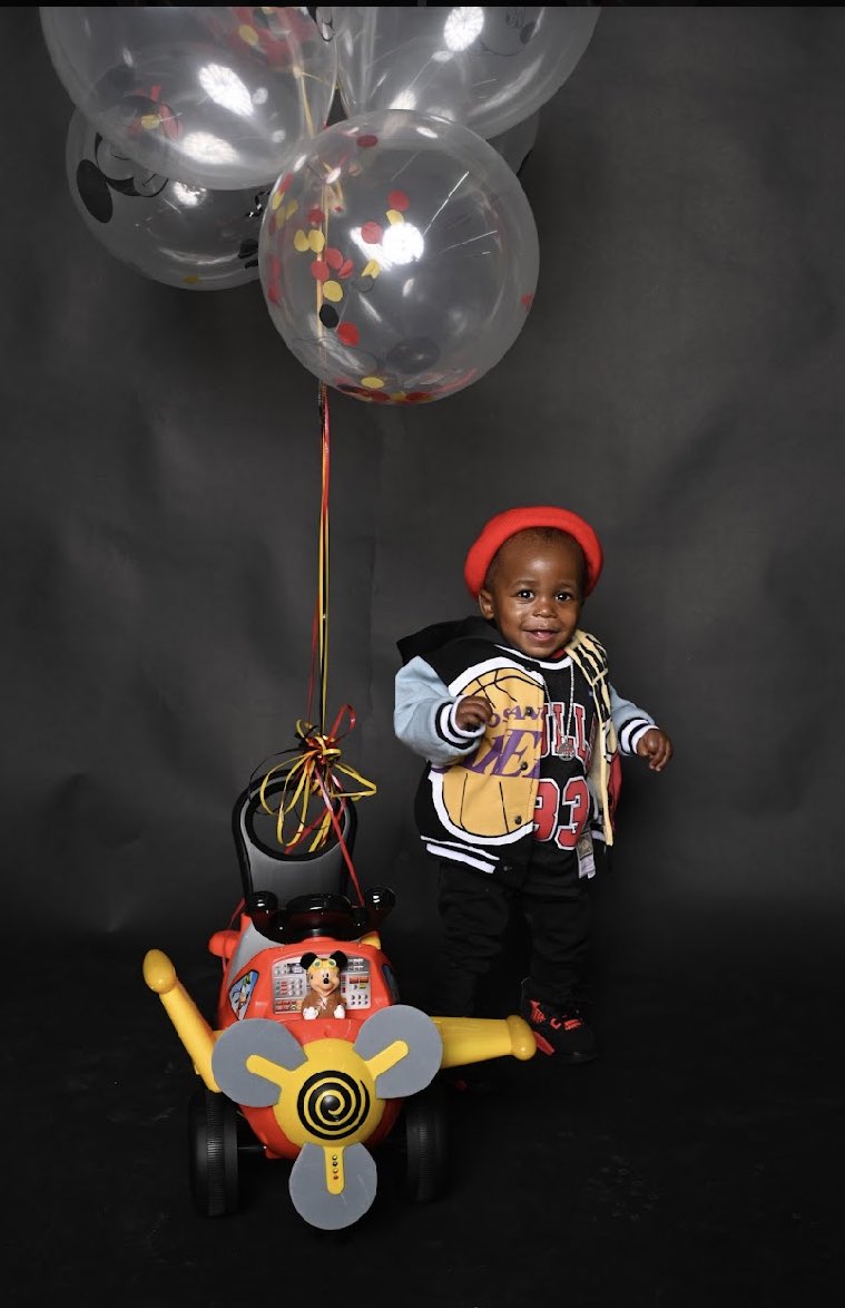 Taybeenpretti's tweet photo. My son really played at his birthday shoot 😭😭🤦🏽‍♀️ … Wasted my money #RawEdits https://t.co/ecZhL3kUsY