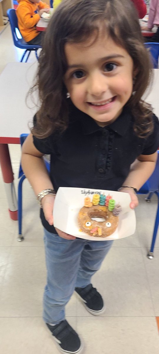 Pre_Kallday's tweet photo. Sorting colors and fine motor practice to make these cute turkeys! https://t.co/YNd8vzkkVJ