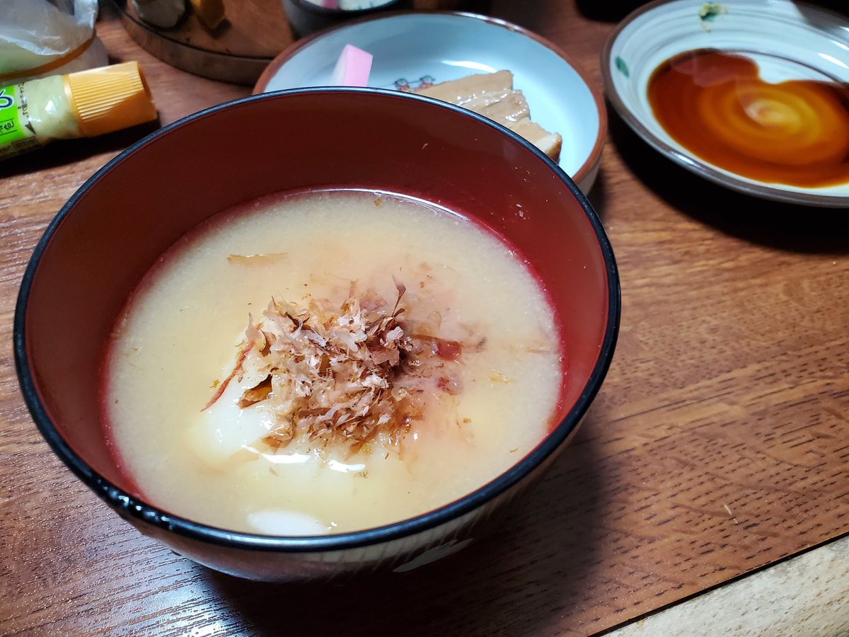 これを食べるために生きてると言っても過言ではないお正月のお雑煮いただきますッ。 