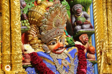 News18Guj's tweet photo. સાળંગપુર સ્થિત કષ્ટભંજન હનુમાન દાદાના પ્રાત:શ્રૃંગાર દર્શન🙏🙏🌹🌹 https://t.co/pJImuefRGk