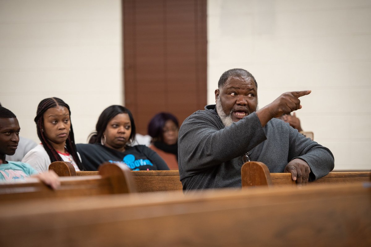 <a href="/nytimes/">The New York Times</a> coverage today with <a href="/RaR/">Rick Rojas</a>, a tragic story in small-town Eudora, Arkansas. 2 homicides in last 6 months, 1 on Christmas Eve, and now the mayor set an 8 pm curfew for everyone. Some are questioning the constitutionality. Thanks editor @JenMosbrucker: nyti.ms/3jIz9Lv