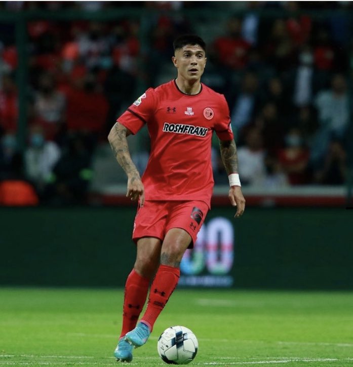 Doc_sanchezz's tweet photo. Defensa Central: Valber Huerta 🇨🇱
Subcampeón con Toluca, ganando por vía área.
#Toluca #diablos #LigaBBVAMX #chile #valber #huerta https://t.co/EojKI5EjEl