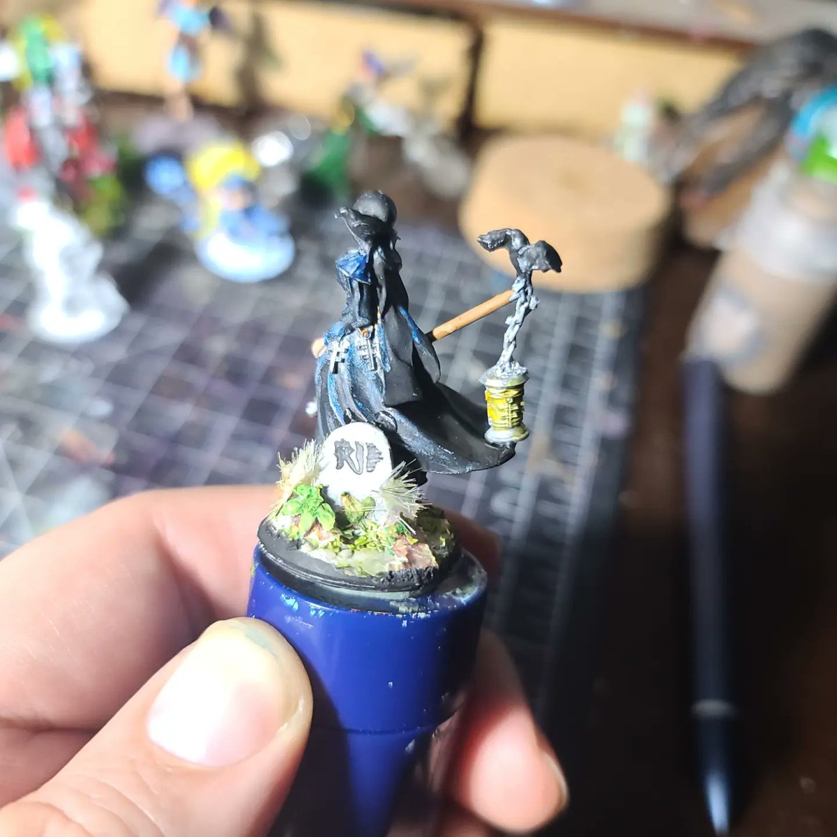 silentbydesign's tweet image. La última estatua que pinté en 2022 #tabletopmini #theorderoftheindigocross #miniaturepainting #TwitchStreamers