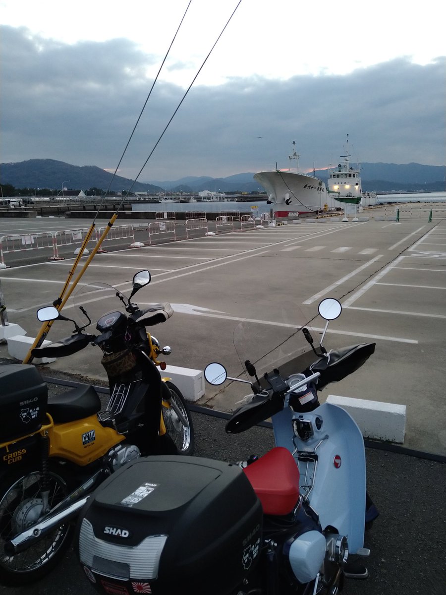 koisan_510's tweet photo. 賀正
元旦 初日の出は雲の中

#カブ散歩
#スーパーカブ
#スーパーカブc125
#クロスカブ
#クロスカブcc110
#和歌浦 https://t.co/u0MBge5BhX