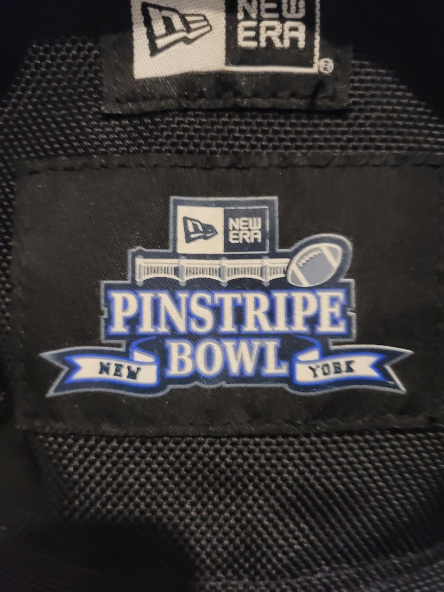 Any Syracuse fans interested in this Pinstripe Bowl backpack for 20 dollars? they gave it to the players @IMissEricDungey @Tdot_Terramiggi @CuseMilitia Please share this tweet as I'm sure it would be good for someone out there #Syracuse #pinstripebowl #SyracuseFootball #GoCuse