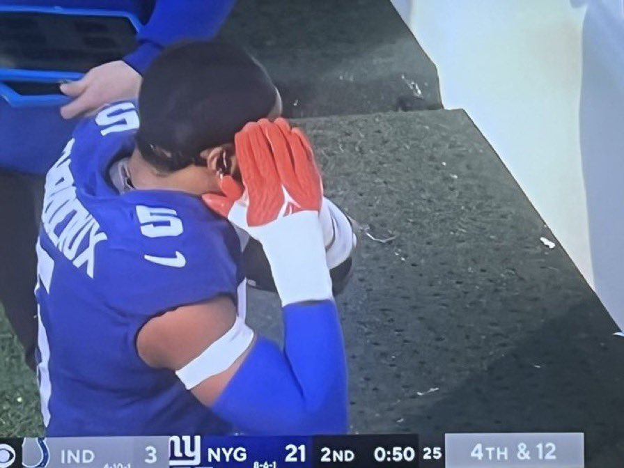 georgejmandry's tweet photo. @_andyedwards_ @MatthewBerryTMR This is after the injury bro. Scumbag move by Thibodeaux https://t.co/LTR2eJqYFQ