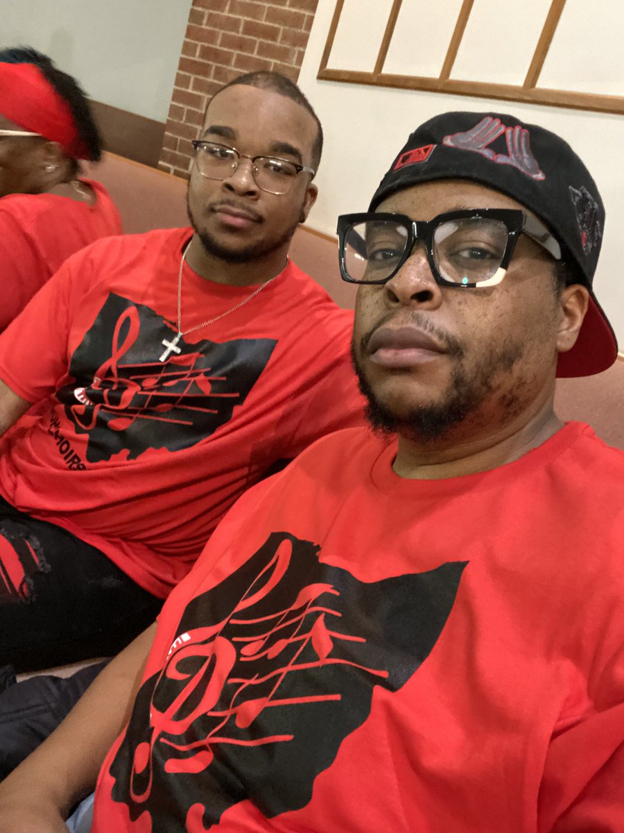 YmustUfollowME's tweet image. Got in the choir stand this evening……..fun times with @rlandtwc #SectionLeader ….. Voice Gone…..I’m Tired……