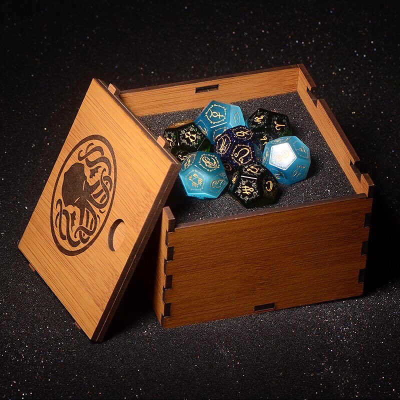 Morly72124510's tweet image. Wooden dice box.
#dicebox #customdicebox #box #dnd #dnd5e #boardgames #tablegame #tablesetting