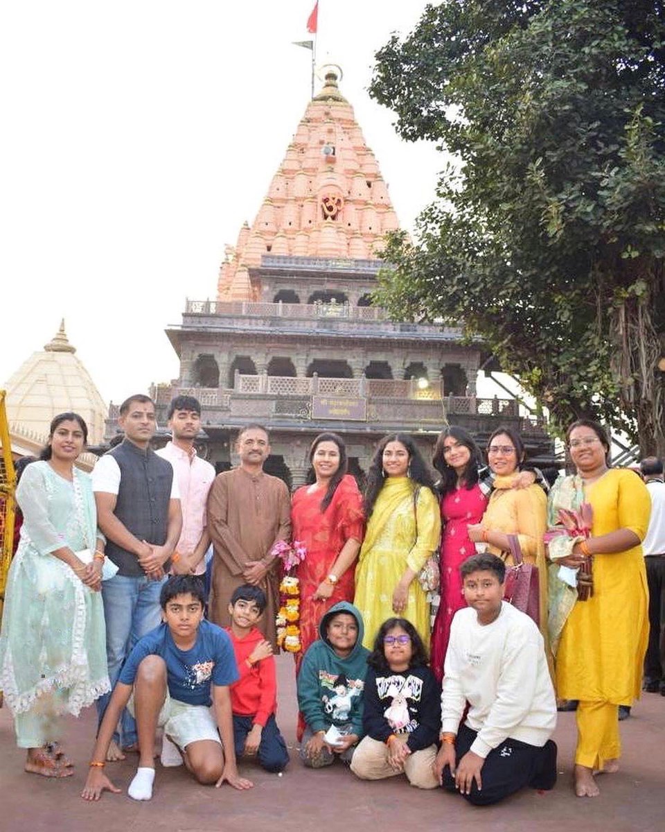 जय जय महाकाल! 
उज्जैन येथे संपूर्ण परिवारासह भेट देऊन श्री महाकालेश्वर दर्शनपूजेचा लाभ घेतला. #Mahakaleshwar