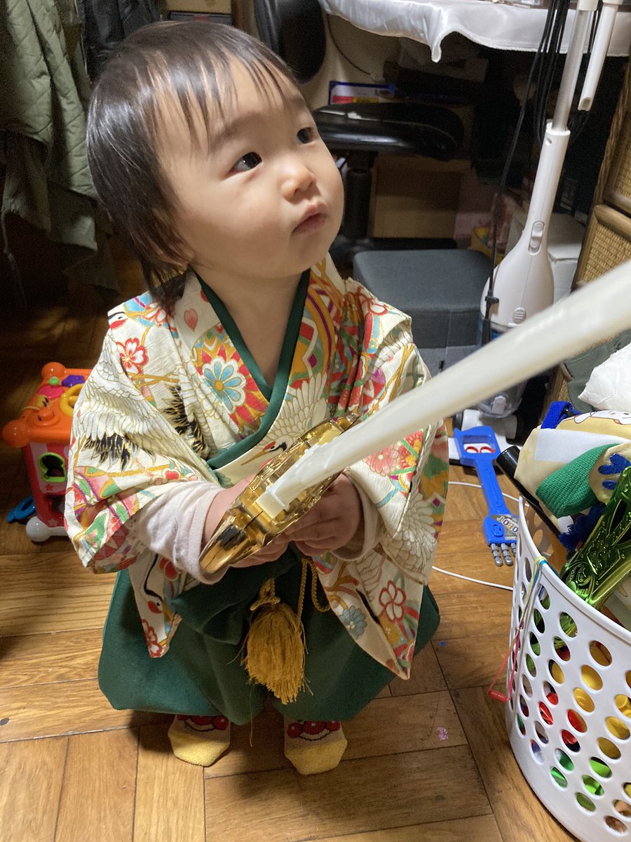 run33442876's tweet photo. あけましておめでとうございますm(_ _)m
一昨年生まれた孫っちも上手に歩くようになり2度目のお正月を迎えました。 https://t.co/7wzoyev4yM