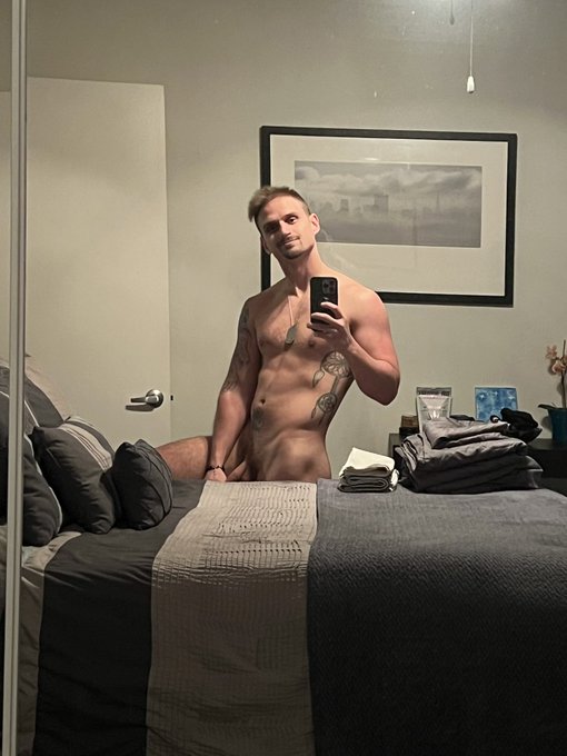 Happy New Year Studs! ??? https://t.co/jOvBIV0R62
