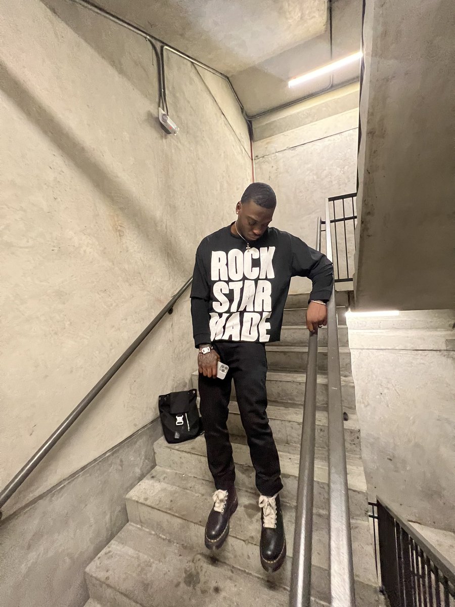 mustbevic_'s tweet photo. all black sh!t https://t.co/1OJkWdwzq8
