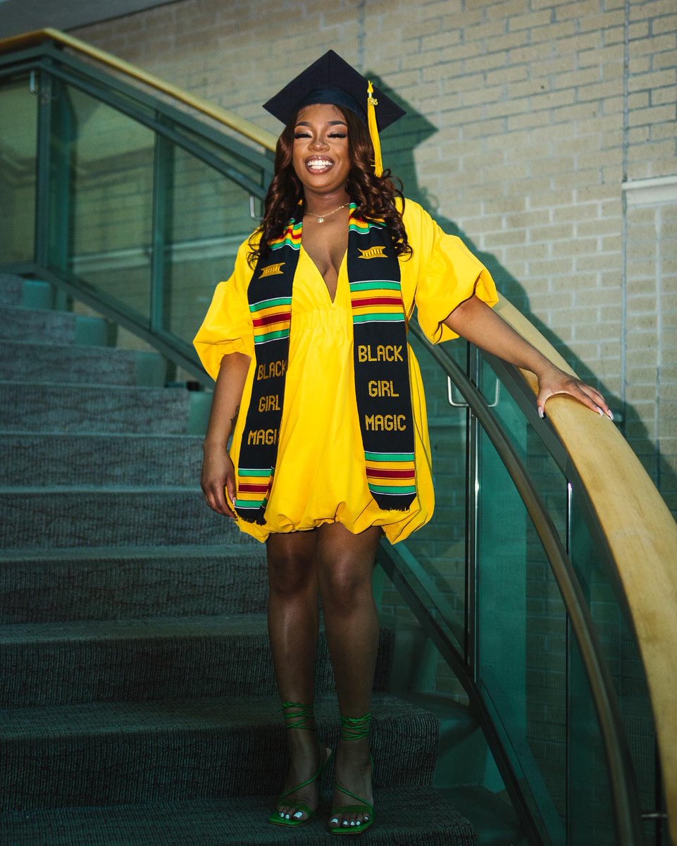heylilken's tweet photo. New year, big grad 👩🏽‍🎓! Proud to say I have officially graduated from Xavier University of Louisiana with a Bachelor of Science in Biology Pre-Medicine and Chemistry minor. This journey was not easy, but I came out on top🥳. #xulaalumna #xula2022 https://t.co/XLL1XKzogS