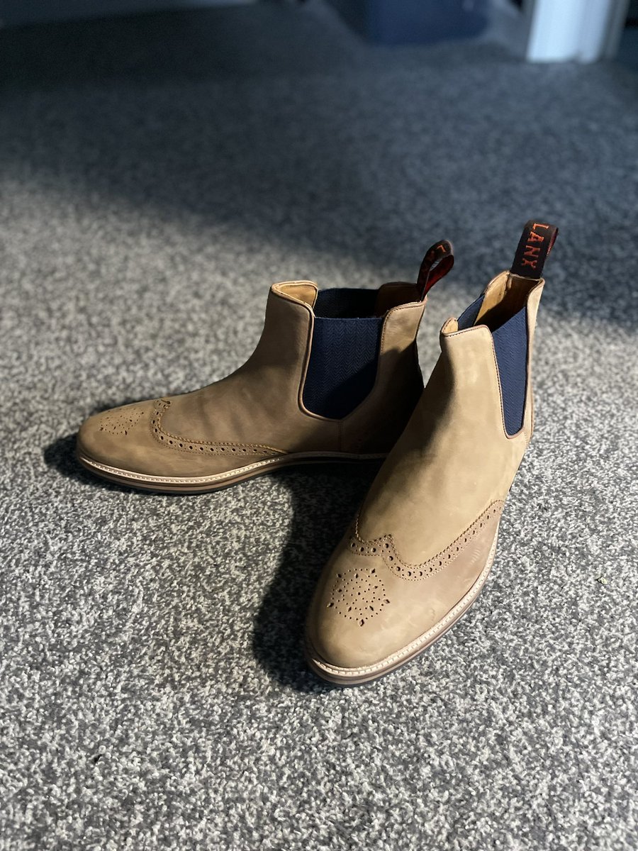DuncanRyan15's tweet photo. Finally got myself a pair of @lanxshoes and I can’t believe how good they are. Proper quality. We only have the best sponsors at @typhoonsrufc https://t.co/FaeoDNfA80