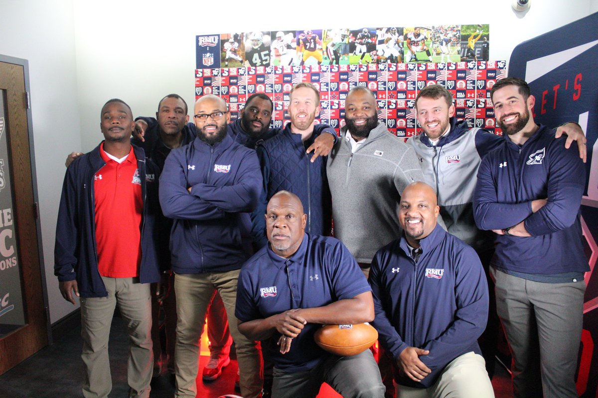 rmurecruitsfb's tweet image. HAPPY NEW YEAR!❤️💙 #colonialculture23
#pushnpull